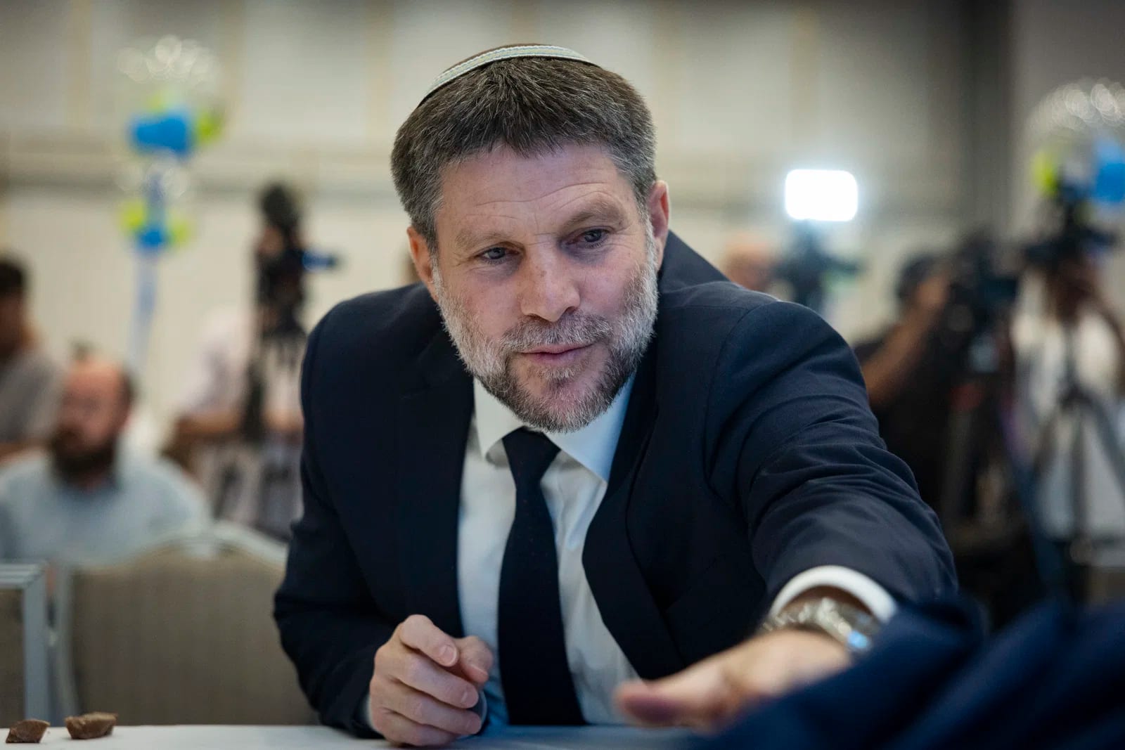 סמוטריץ' פתח מבערים כנגד הציבור החרדי ופער את פיו על המנהיג הגר"ד לנדו