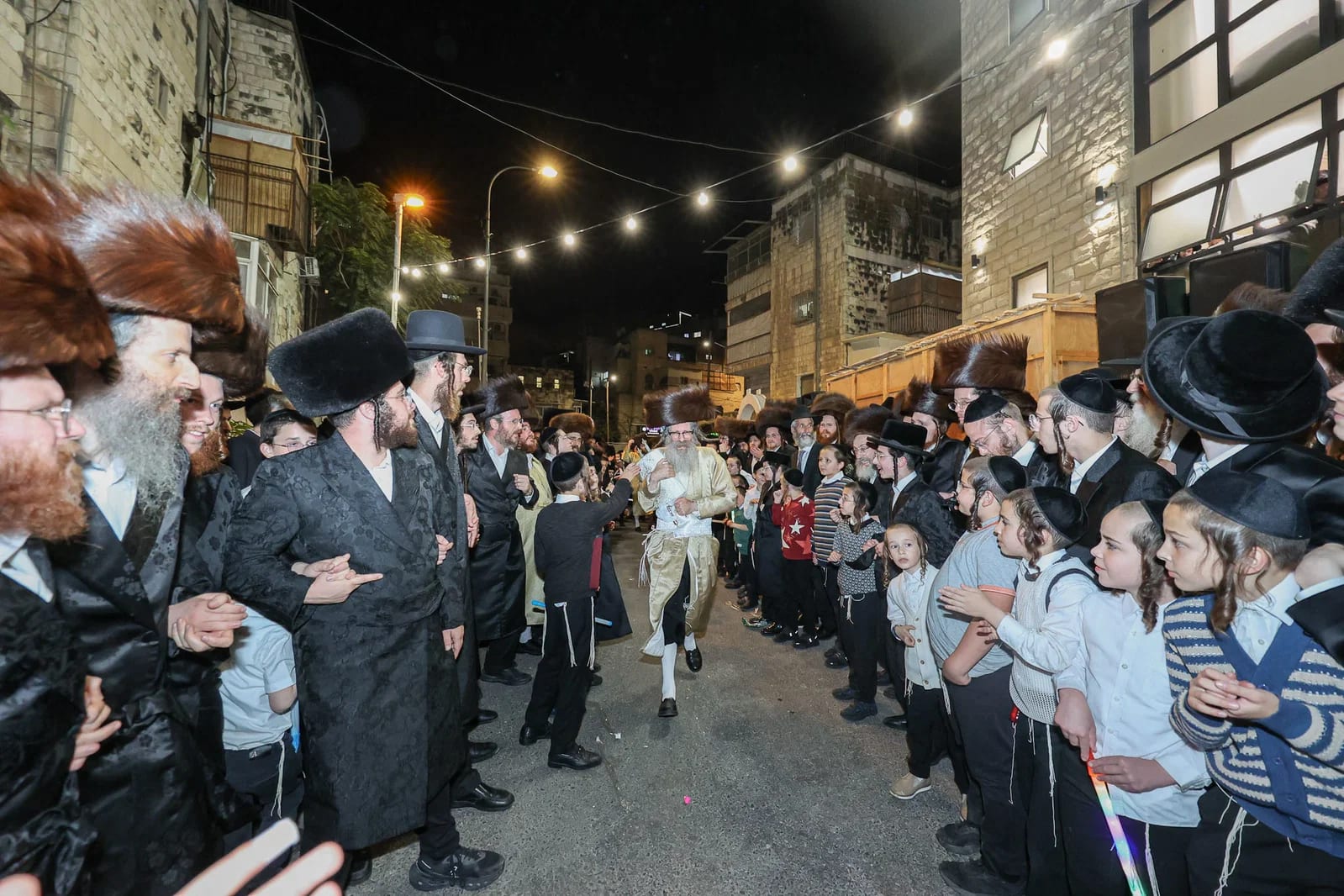רבי נחמן פיזז ברחובה של עיר; תושבי ירושלים חגגו בשמחתו של המשפיע