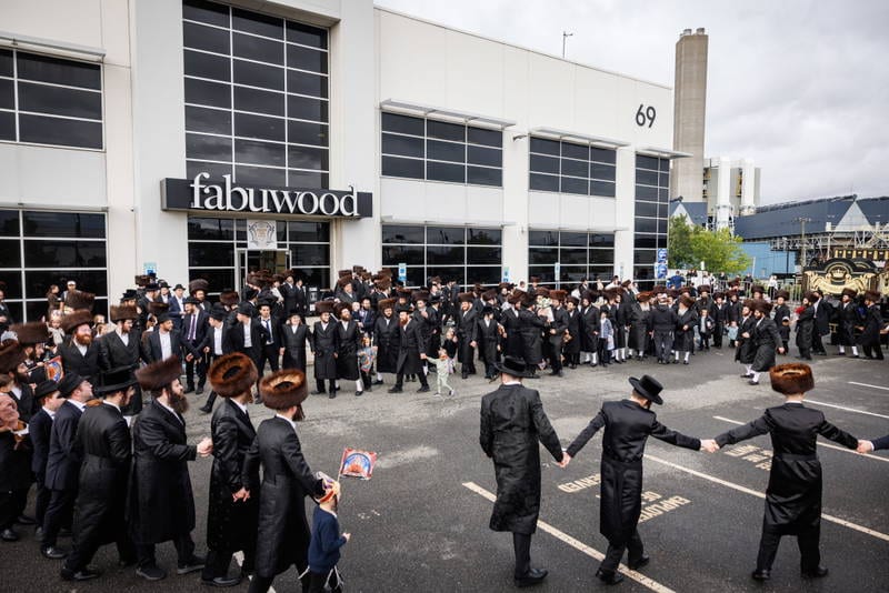 קדושה בין ארונות המטבח; ספר תורה חדש הוכנס לבית הכנסת של חברת פאבובוד בניו ג'רזי