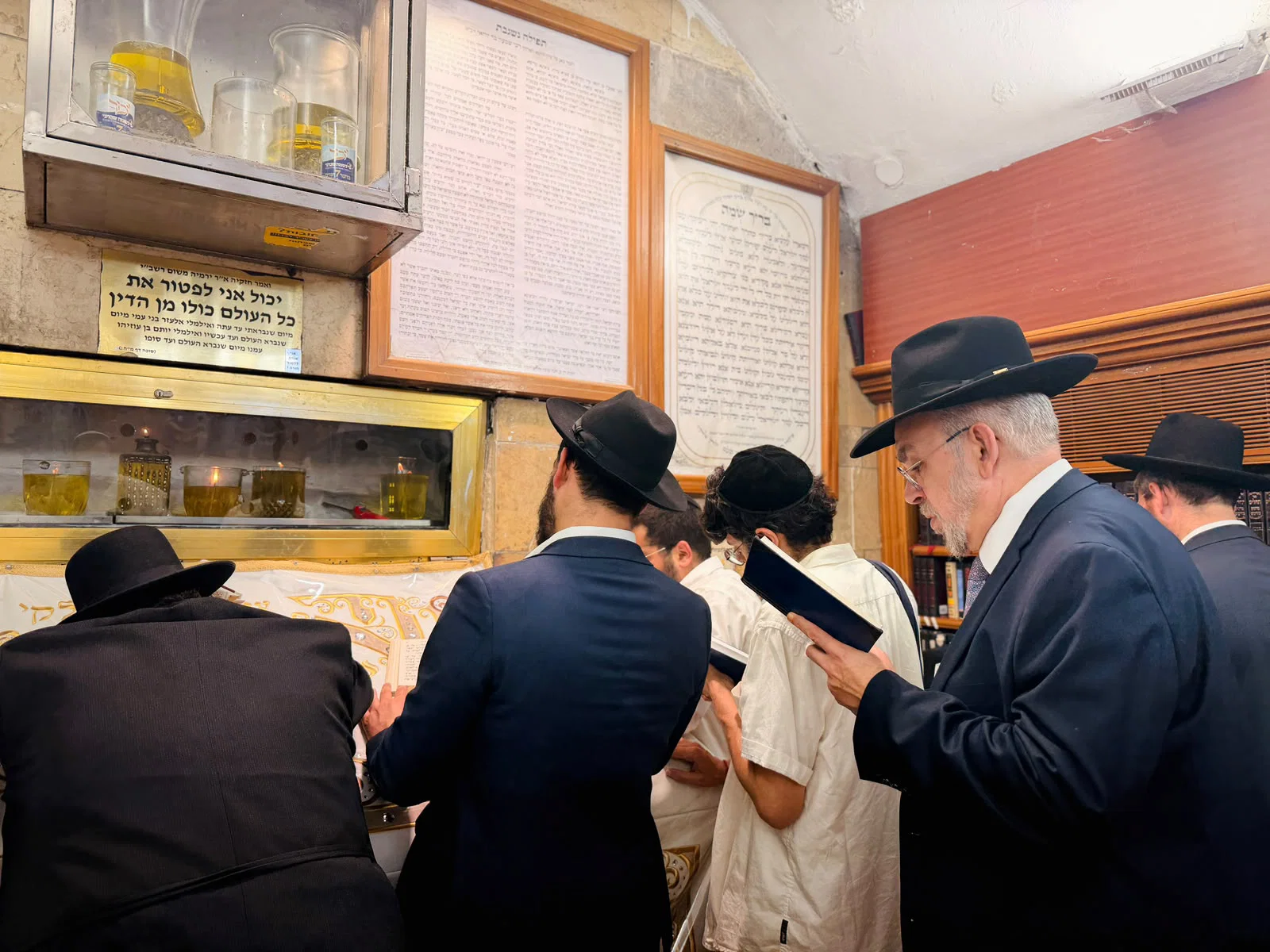 יעקב אשר הגיע למירון: נשא תפילה לרפואת הפצועים באירוע הקשה