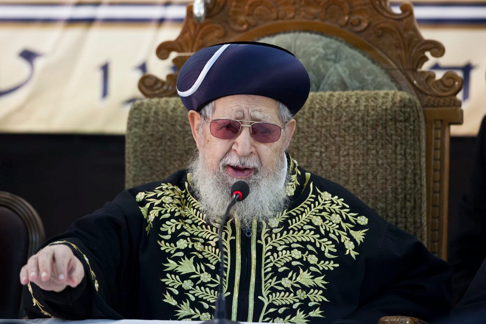 הפוסק הספרדי חשף סדרת סיפורים מופלאים על מרן הגאון רבי עובדיה יוסף זצוק"ל | צפו