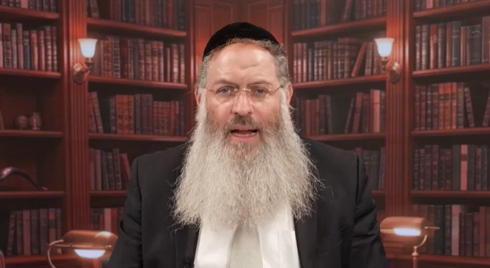 בצל שנחתך בסכין בשרי - האם מותר לטגן איתו דגים? • צפו
