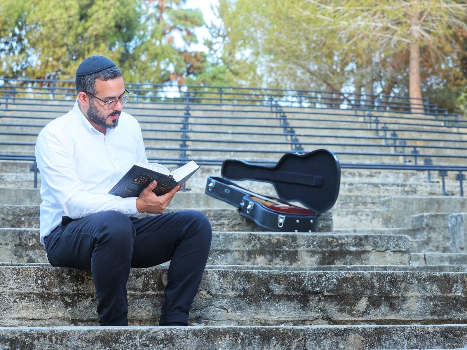 בתוך המבול | אורי אברהם