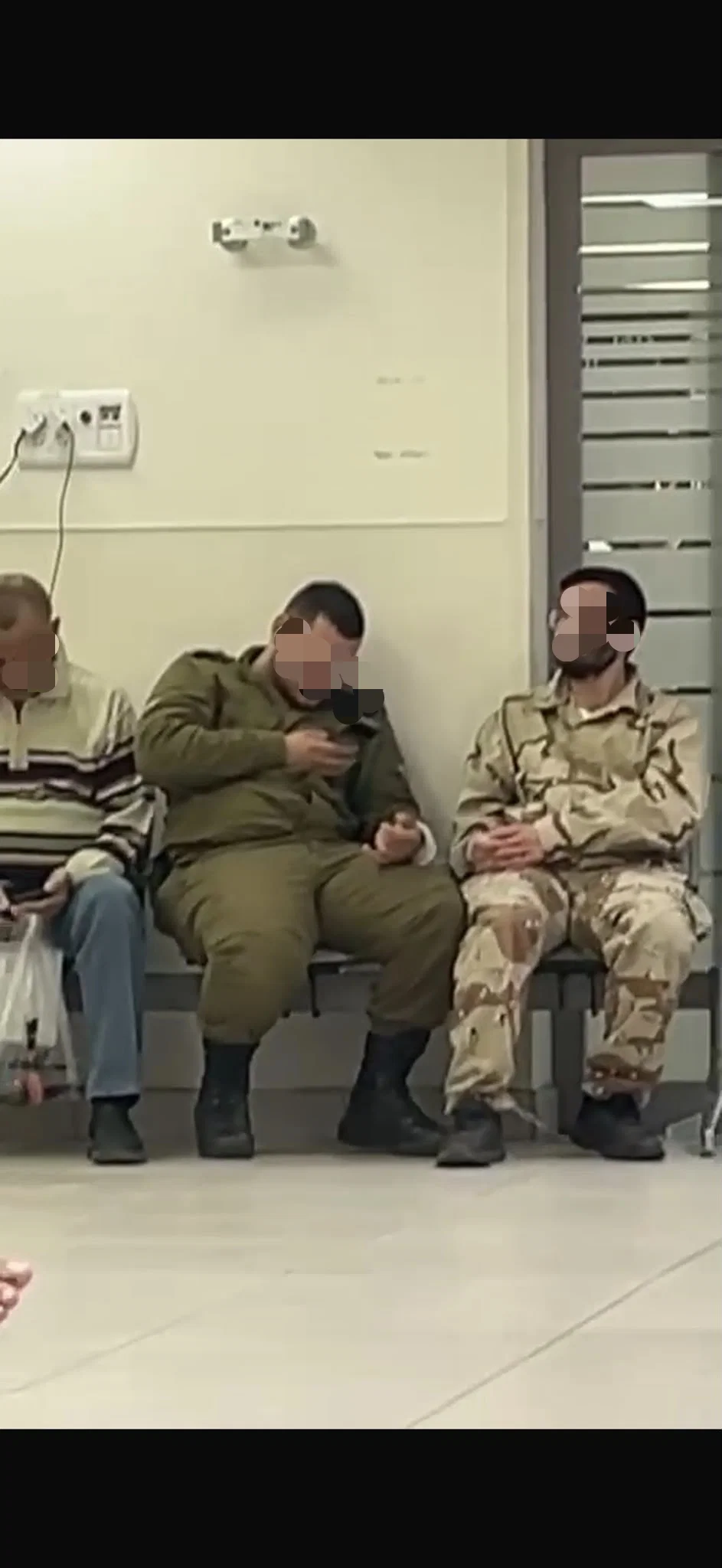 כאילו הוא מחבל: בחור ישיבה אזוק בידיו וברגליו בבית החולים
