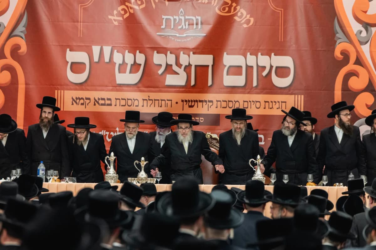 חצי ש"ס מאחוריהם; אלפי חסידי פאפא חגגו את סיום המחצית והתחלת 'בבא קמא'