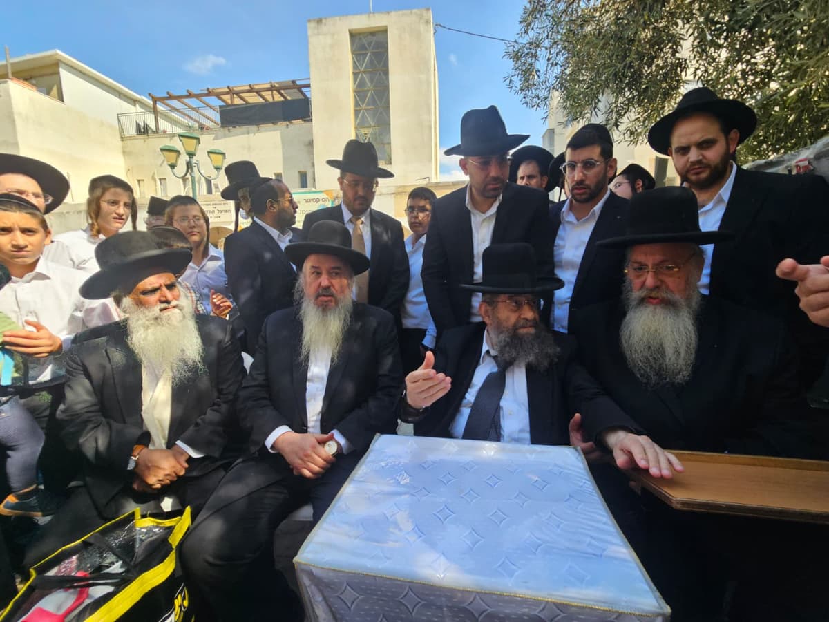 זעם בבני ברק: נהרס בית הוראה שפעל 35 שנה; הרב הותקף