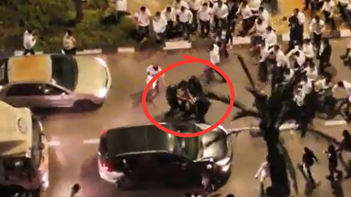תיעוד דרמטי מרחפן: מעצר בחור ישיבה מתוך המוני מפגינים באלעד