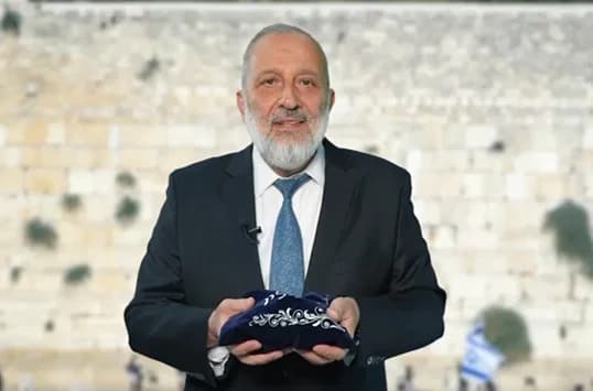 יו"ר ש"ס אריה דרעי בהתחייבות דרמטית: תפילין לכל נער שחוגג בר מצווה