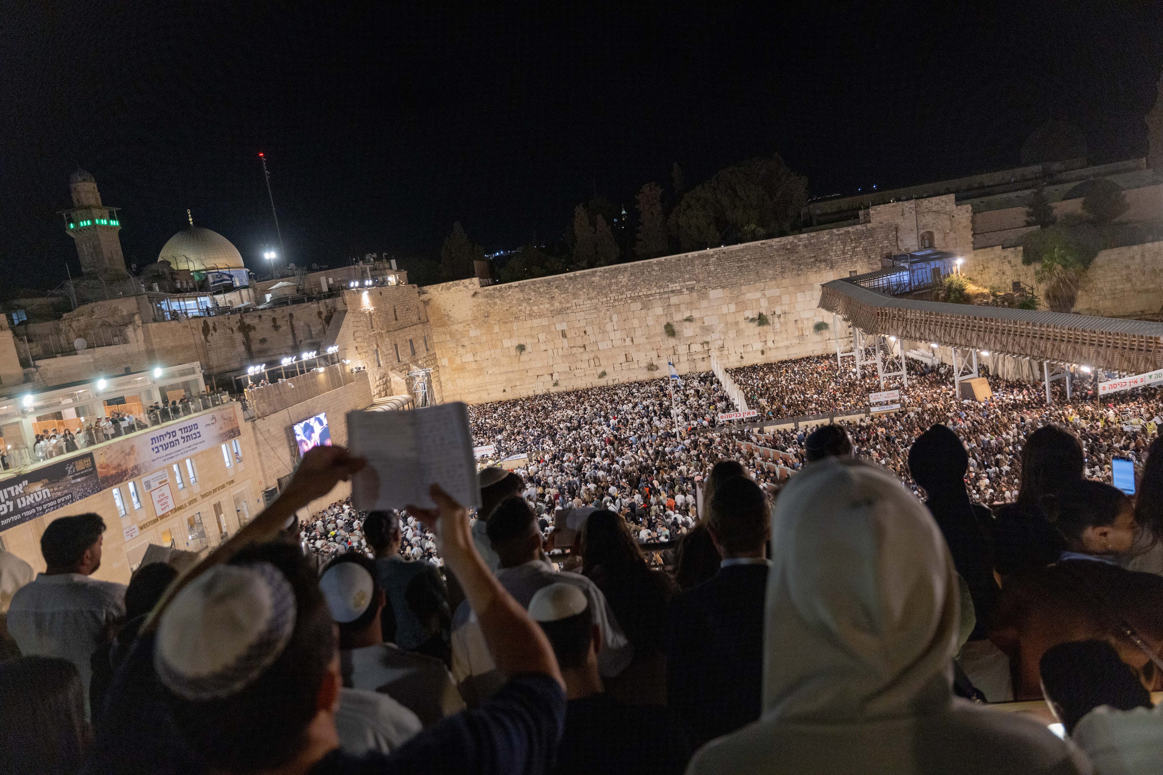 Western Wall Prepares for 19 Major Selichot Services During Month of Elul