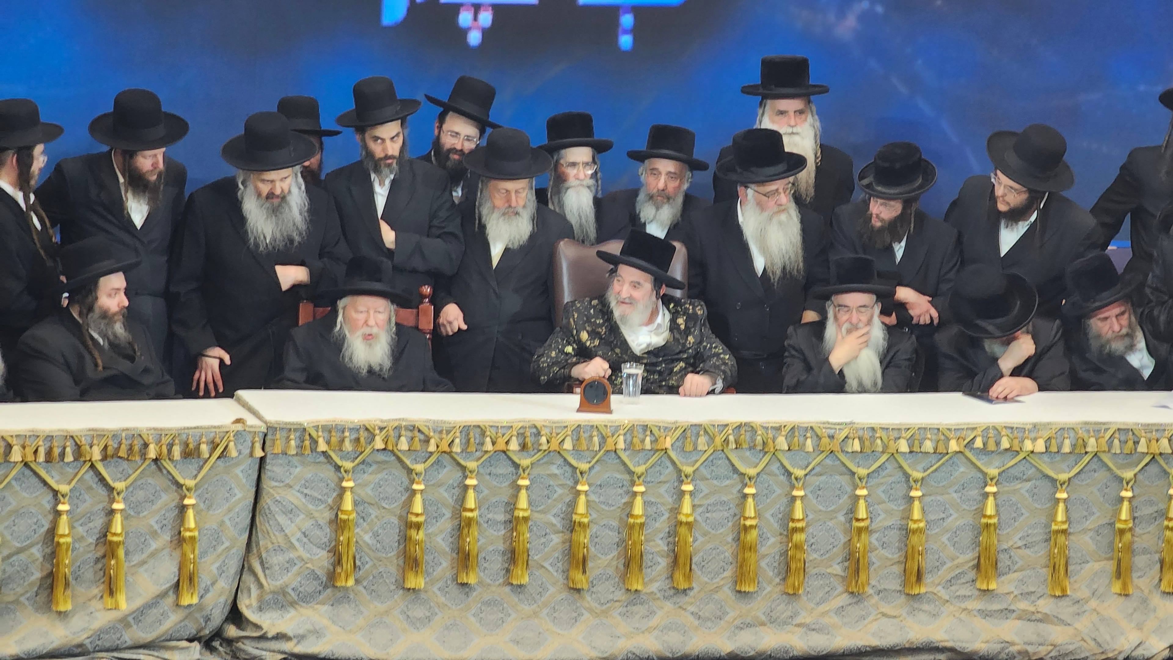 Ger and Vizhnitz Rebbes Appear Together at Major Torah Gathering in Jerusalem