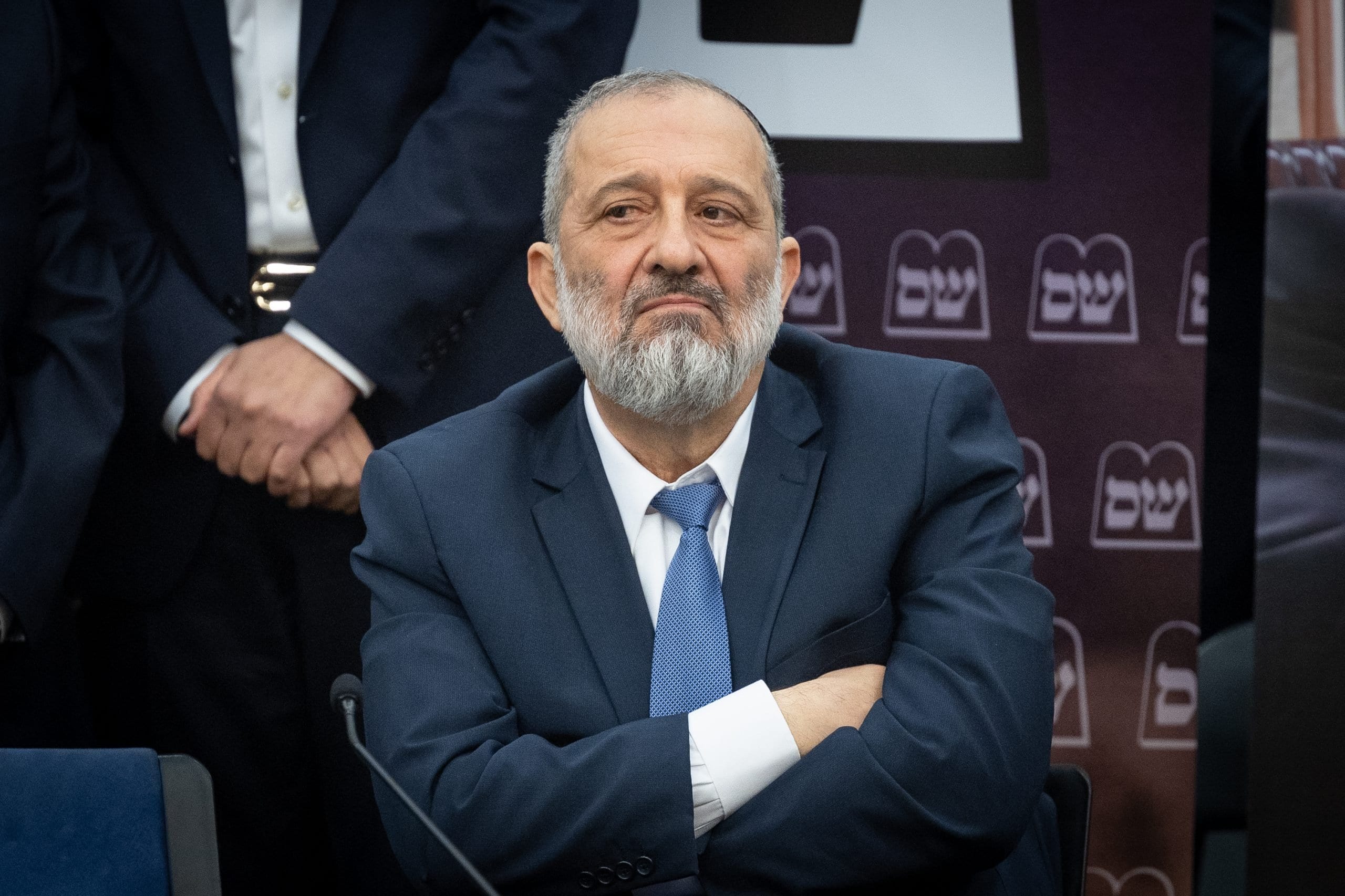 Shas Leader Deri Quietly Backs Four Likud Candidates Ahead of Primary
