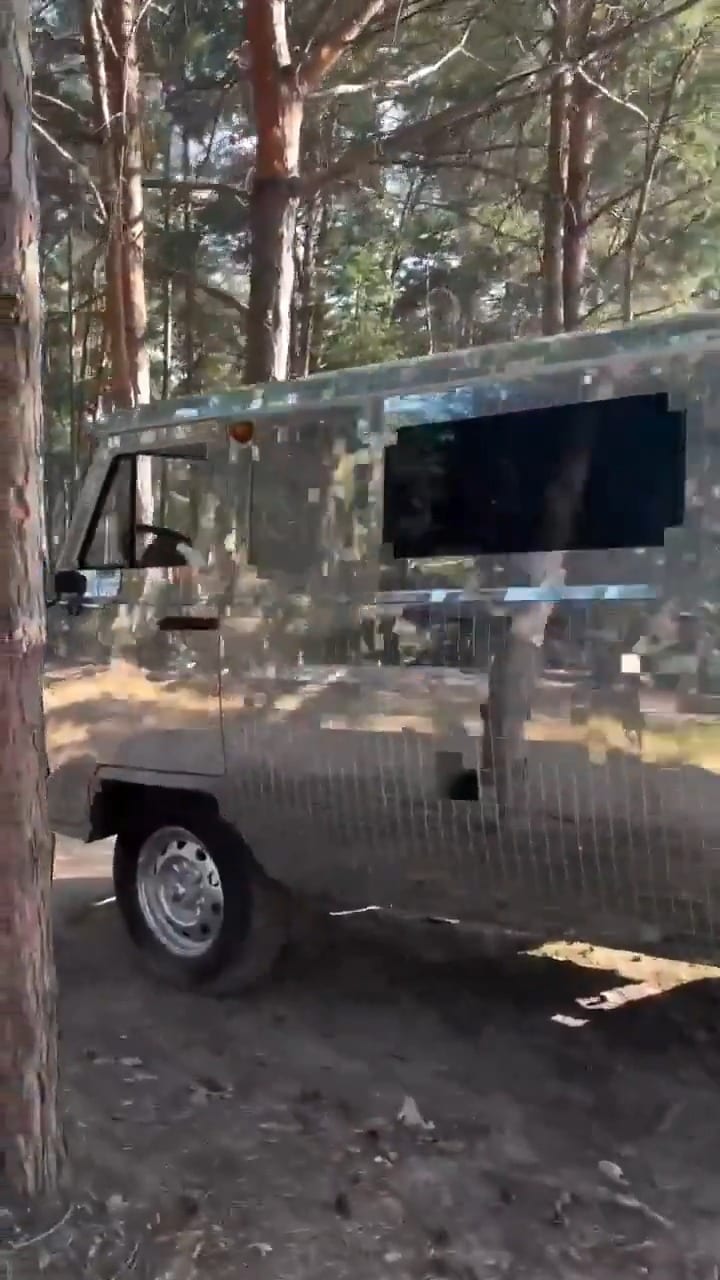Russian Forces Cover Vehicle in Mirrors to Confuse Ukrainian AI Drones