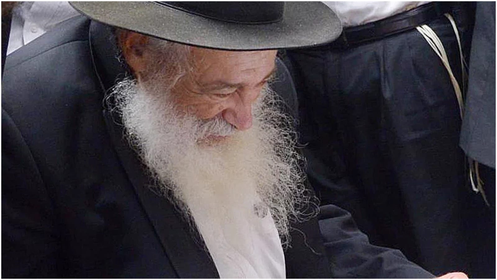 Rabbi Nebenzahl Retracts Protest Letter After Learning Full Facts About Western Wall Event