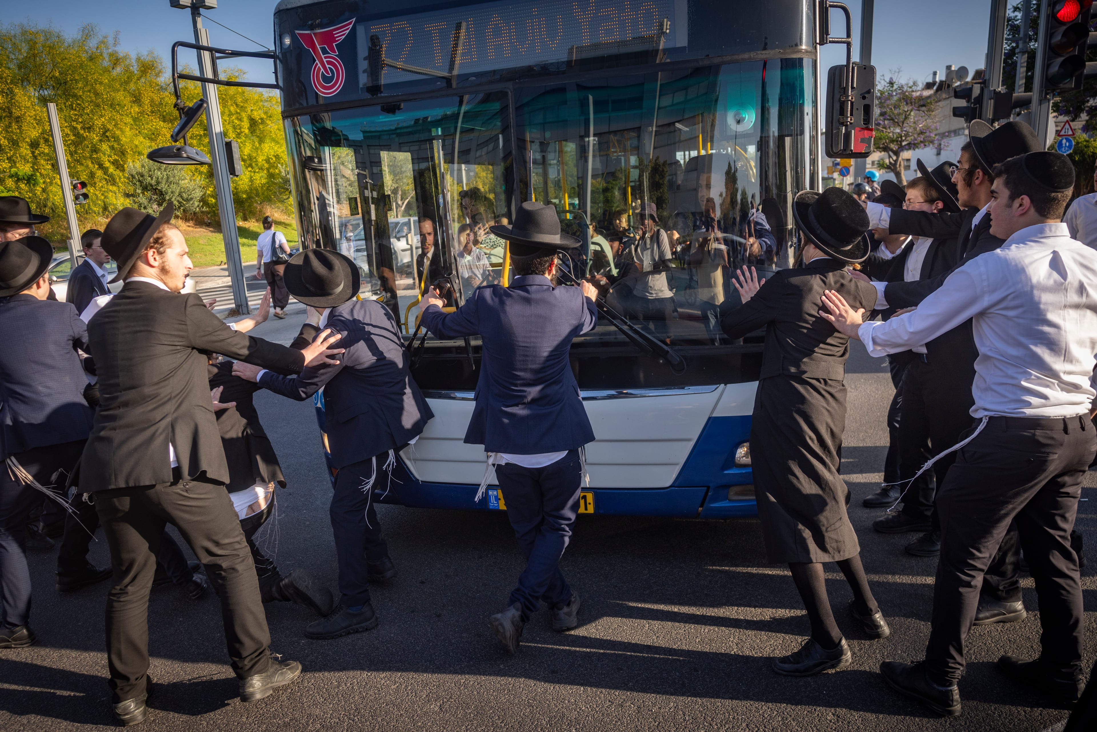On Shabbat: Haredi Protesters Block Jerusalem Entrance Over Shabbat Bus Service