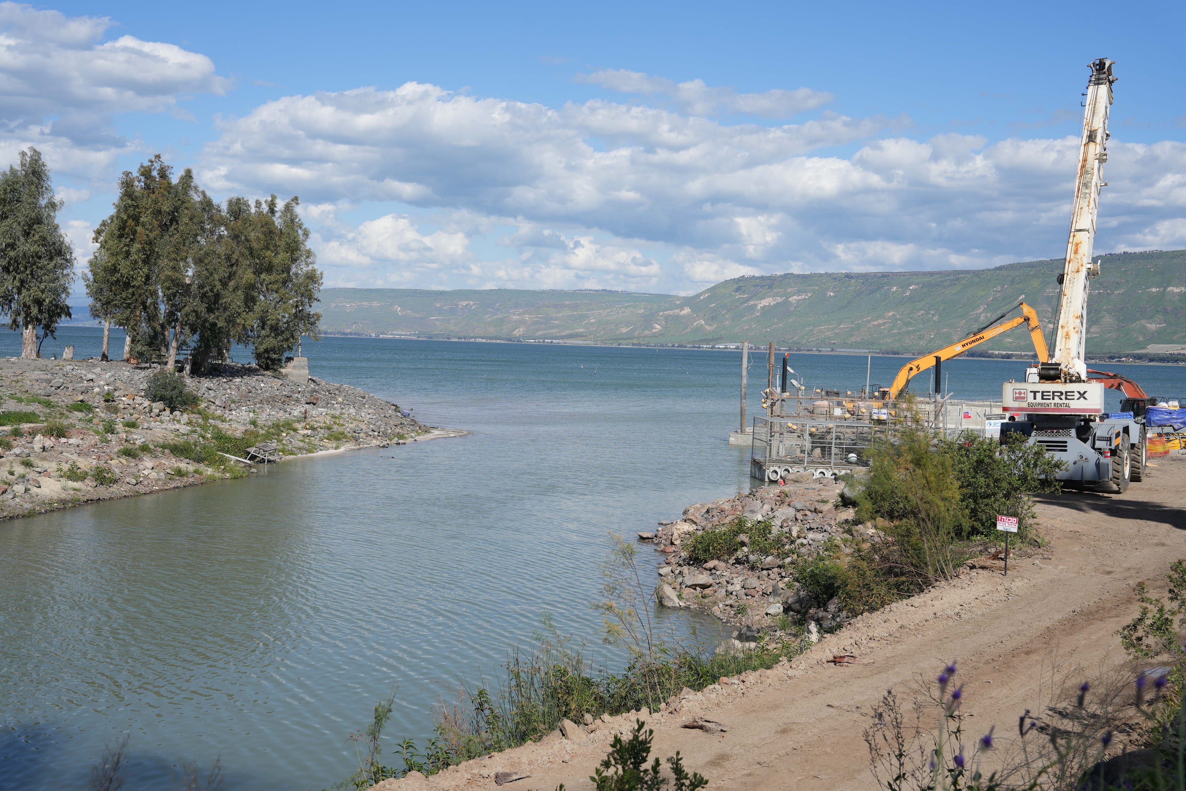 Five of Six Major Desalination Plants Shut Down Due to Mediterranean Algae Contamination
