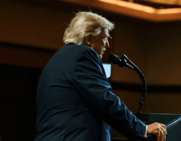 Trump Aides Seek to Delay Iran Escalation Until After Midterms