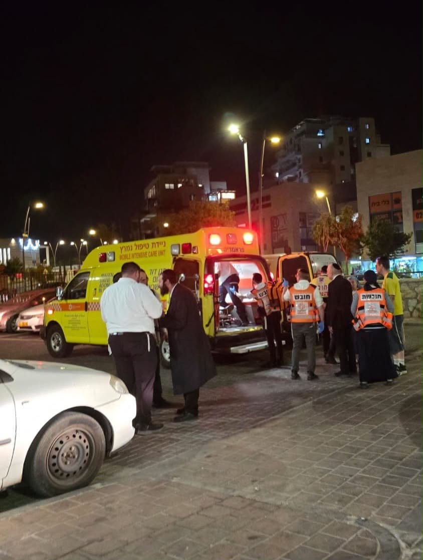 Haredi Man in Critical Condition After Choking During Meal in Beit Shemesh