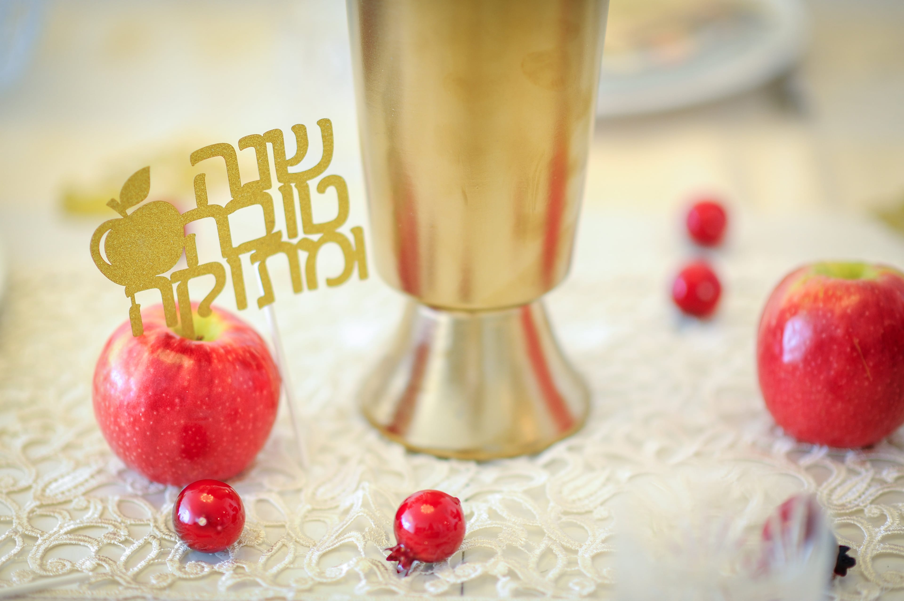 Traditional Foods and Blessings for the Rosh Hashanah Seder