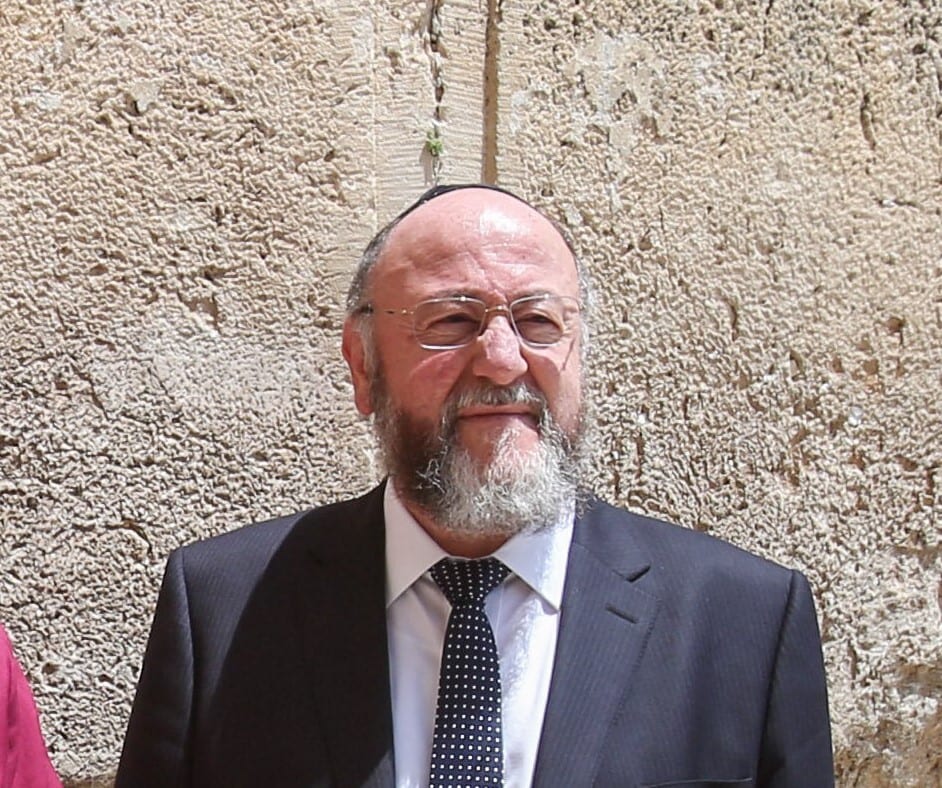 UK Chief Rabbi Condemns British Sanctions on Israel as "Dark Day"