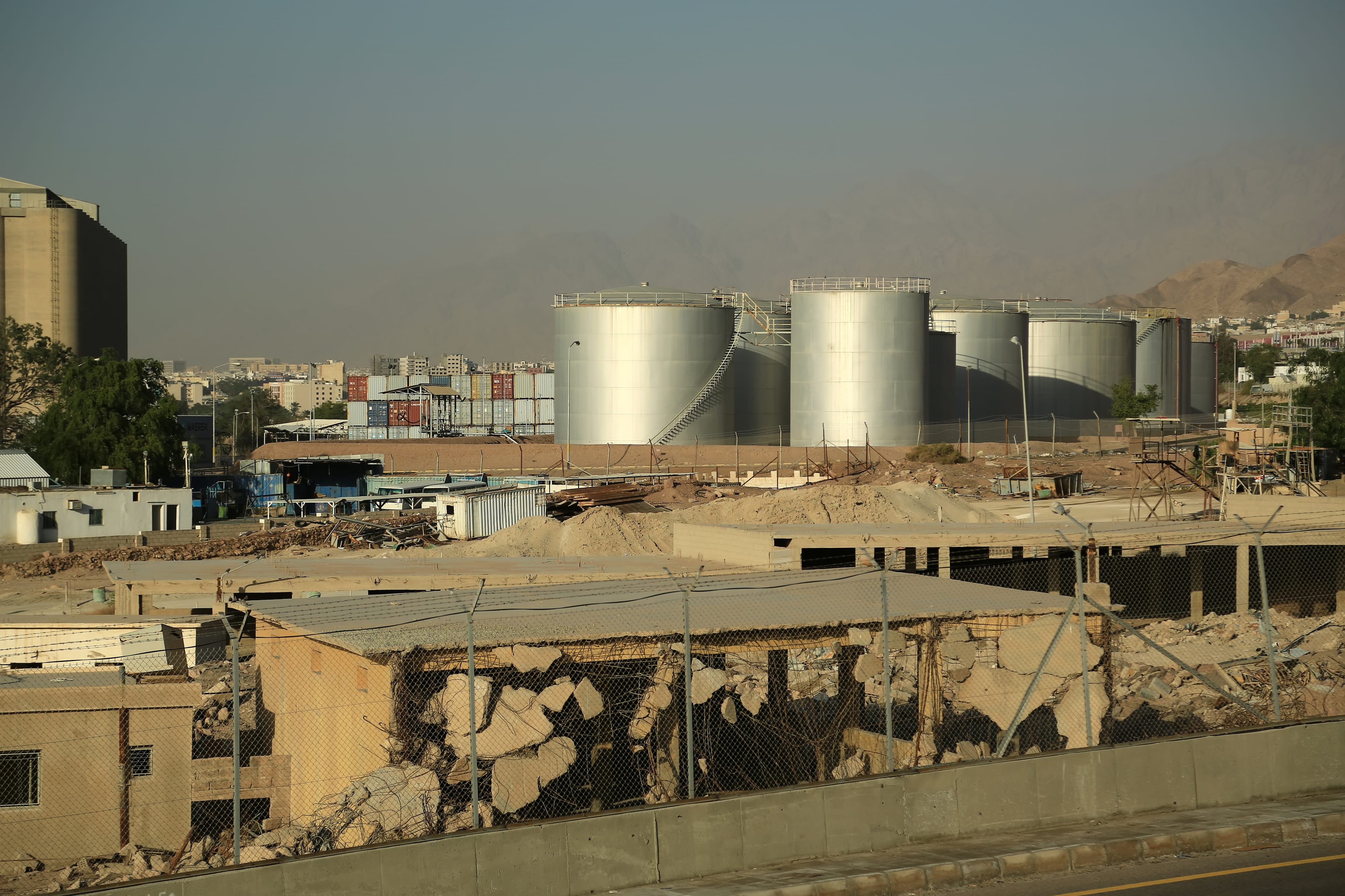 Ammonia Leak at Jordan Port Injures 11 in Industrial Explosion