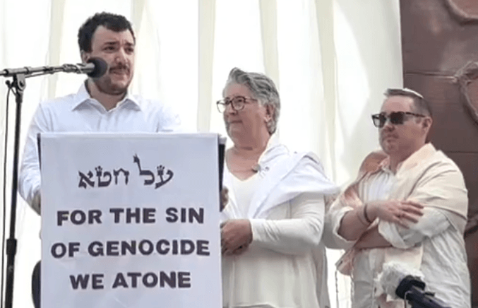 Mahmoud Khalil Calls on God to "Hold Israel Accountable" at Yom Kippur Service