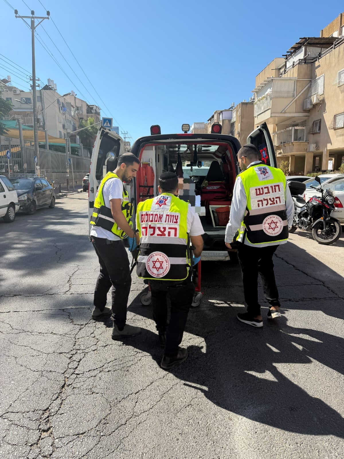 Haredi Man Injured in Bnei Brak While Building Sukkah