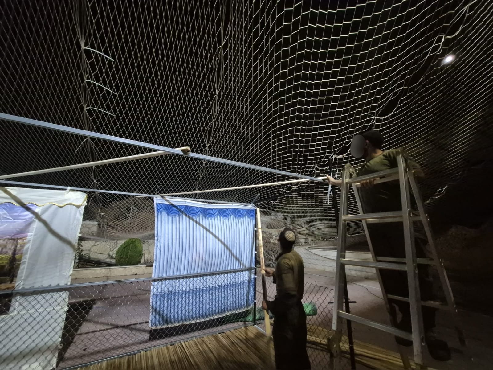 Chareidi Soldiers Build Sukkos in Lebanon and Across Combat Zones