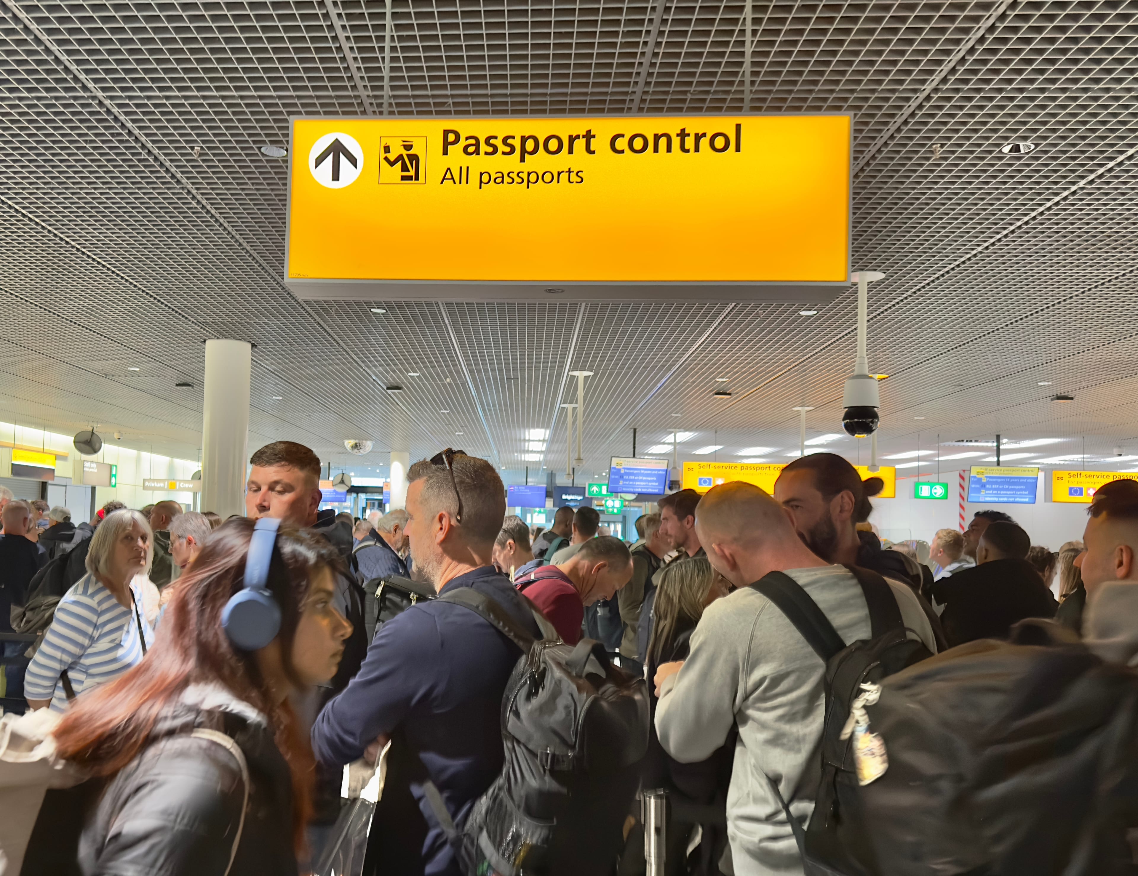 Carrying Dates or Wine to Amsterdam? Israel Warns of Criminal Penalties Under Dutch Ban