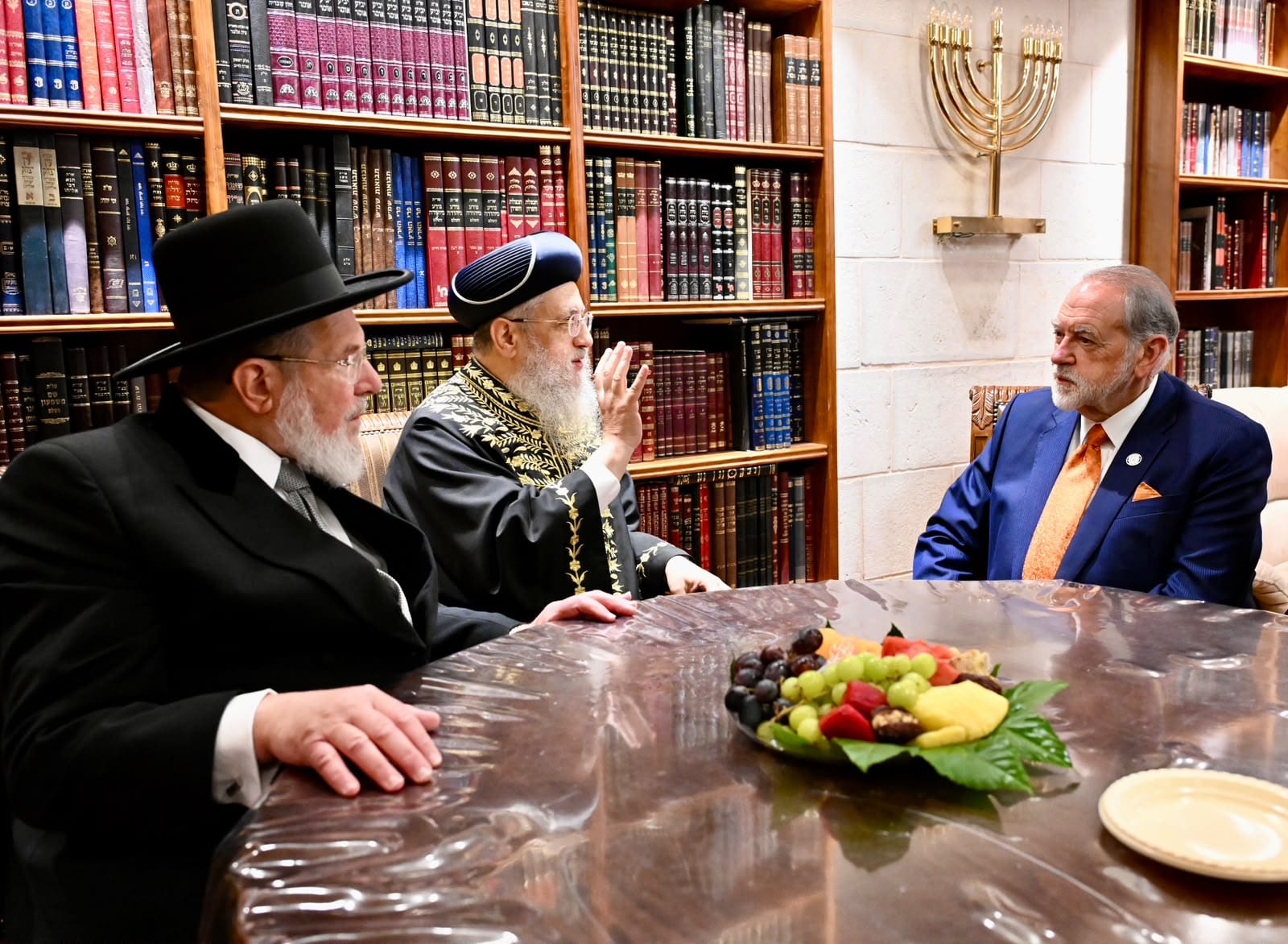 US Ambassador Huckabee Visits Chief Rabbis for Sukkos, Thanks Trump for Standing With Israel
