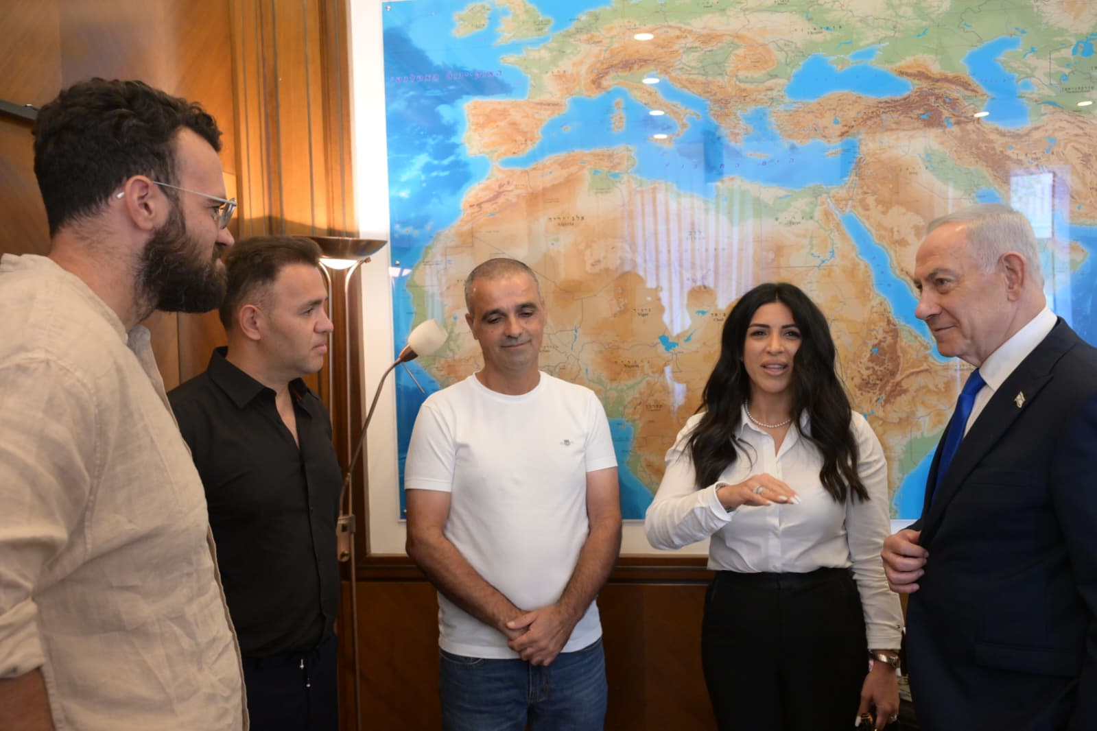 Netanyahu Meets Heroes Who Stopped Hijacker on Dubai Flight