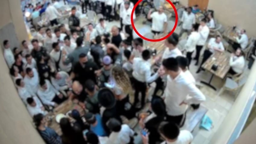 Indictment Filed against Man who Threw Glass Shaker at Naftali Bennett