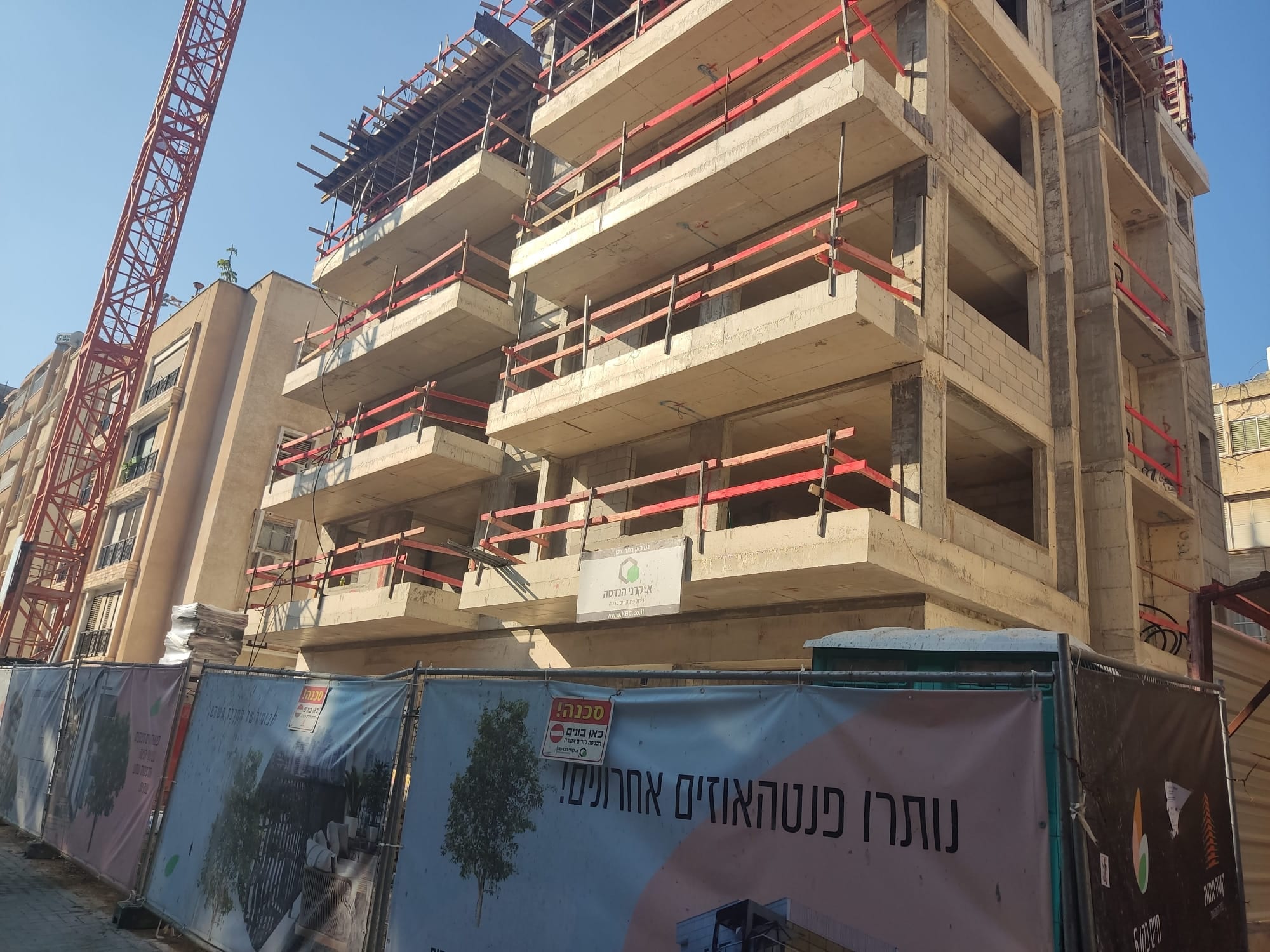 Over 80% of Contractors Pay Protection Money: Construction VP Reveals ₪5–8 Billion Extortion Racket