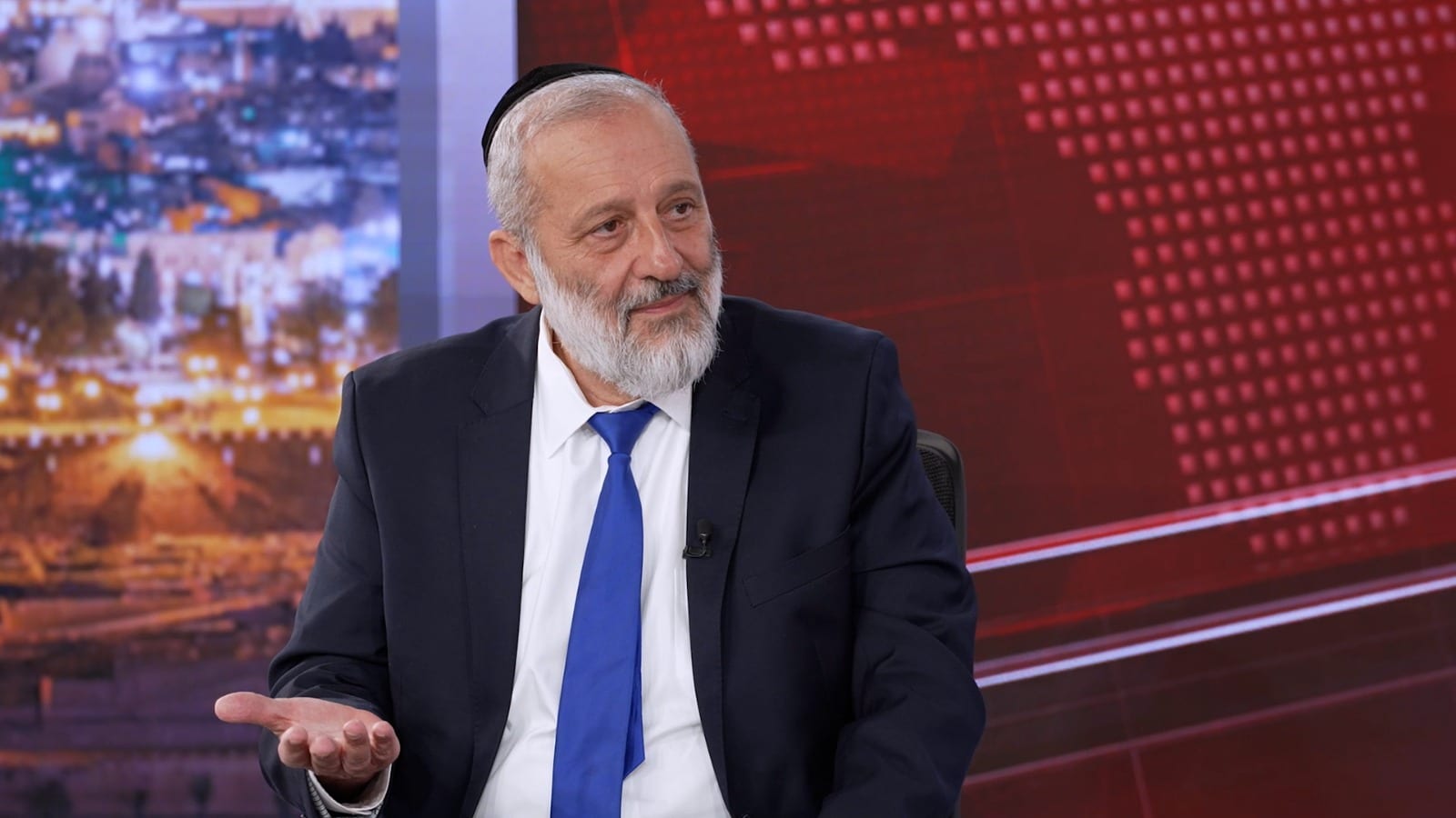 Bennett Proposes 'Deri Law' to Bar Draft Dodgers from Cabinet, but Deri Served in IDF