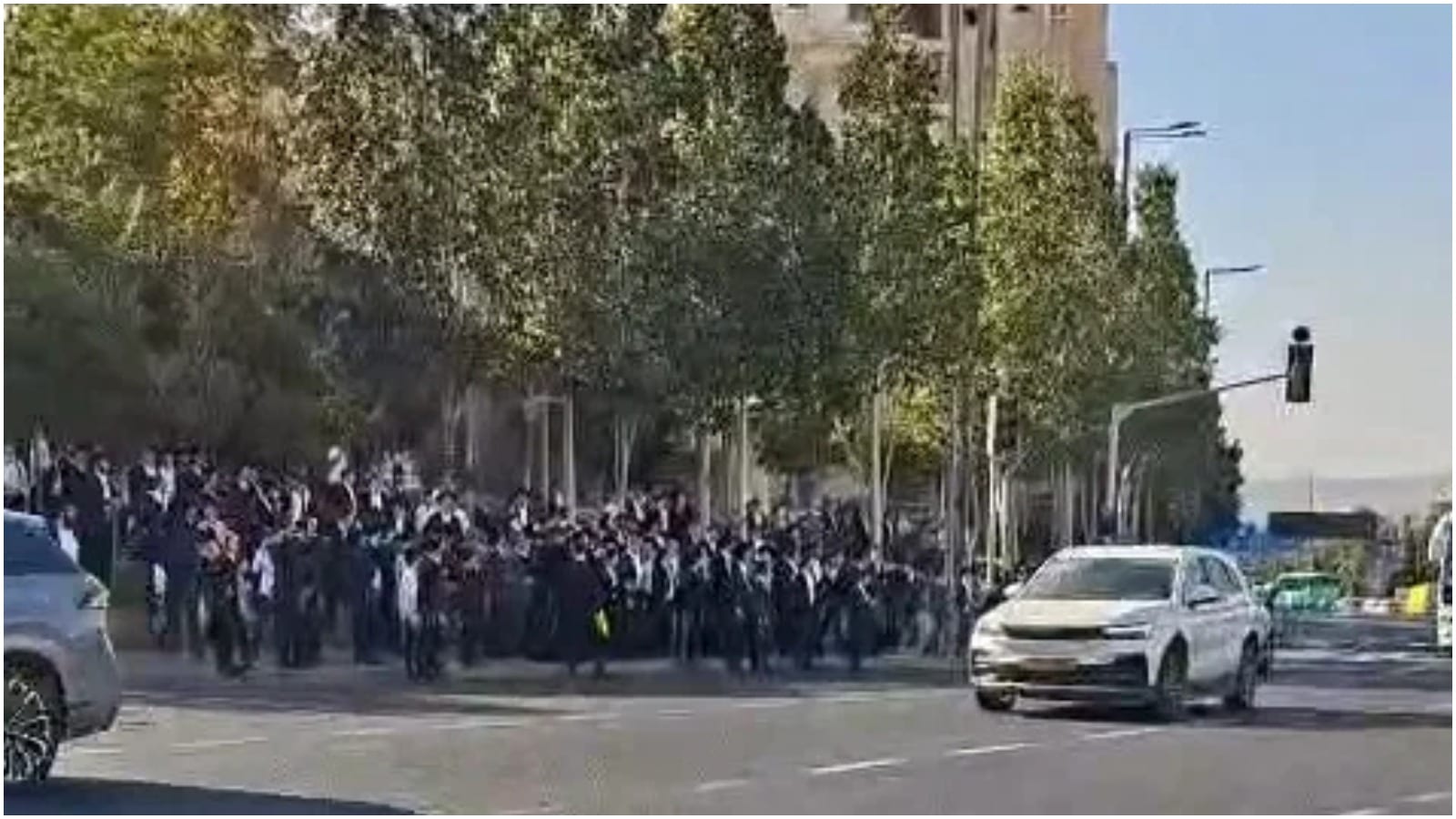 Chareidi Protest: Protester Run Over in Jerusalem, Highway 4 Blocked