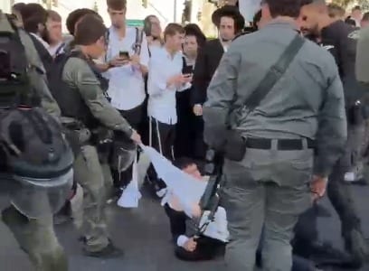 Jerusalem Protests Turn Violent: Police Tear Tzitzis off Protester, Fire Stun Grenades