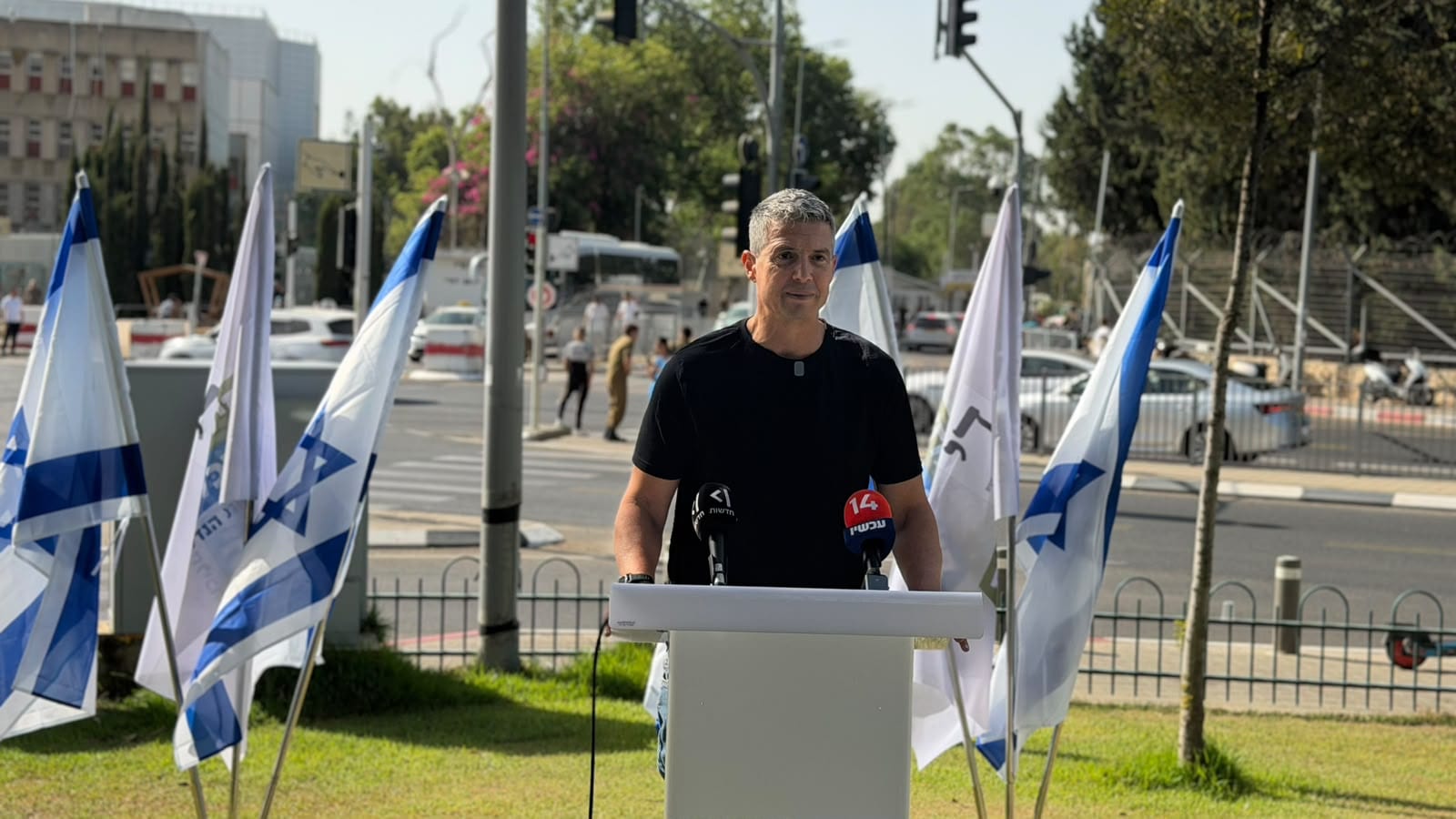Hendel to Winter: Join Us, Not the Charedim