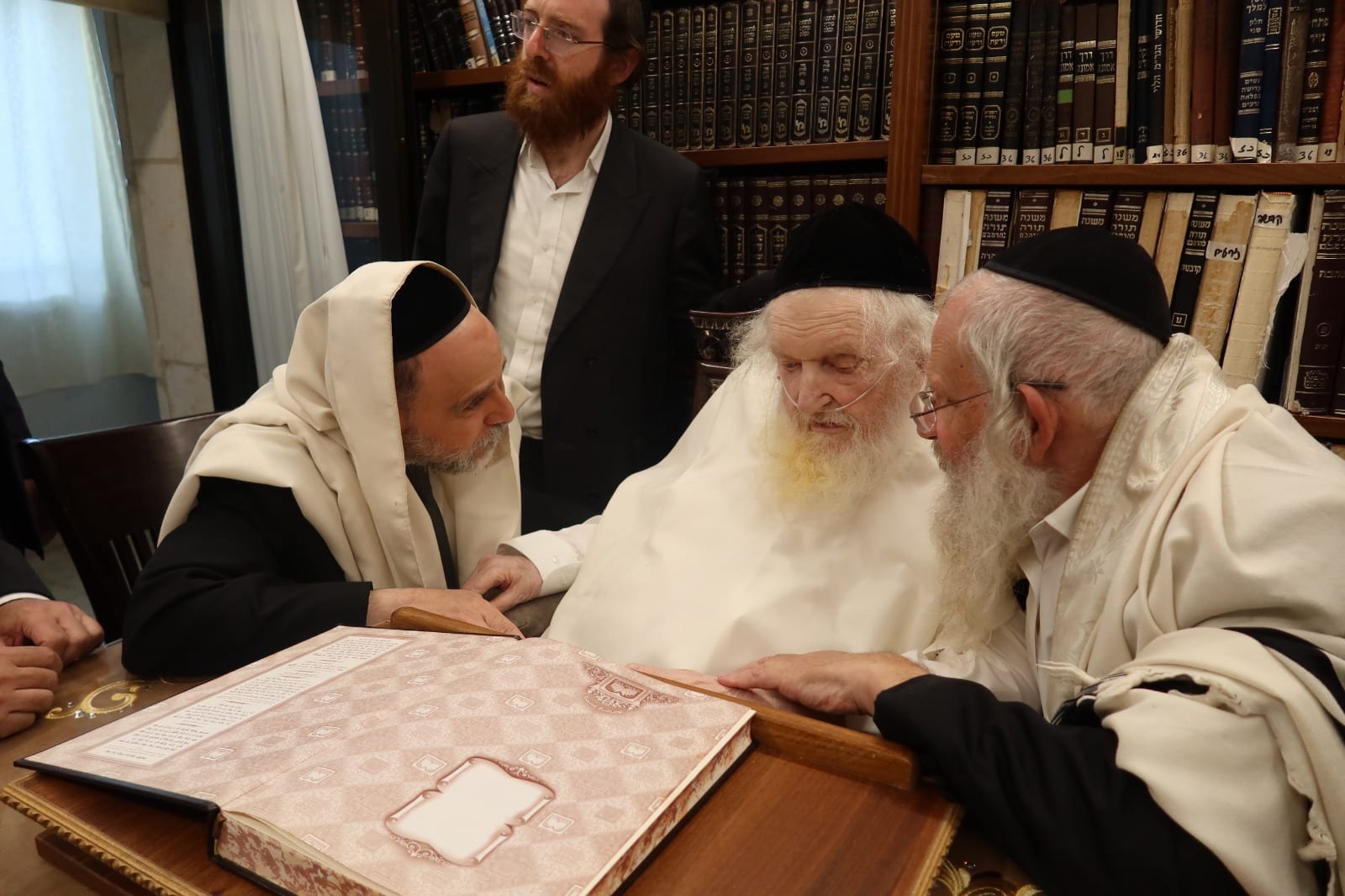 Leading Posek: Don't Call Anyone a "Baal Teshuva"