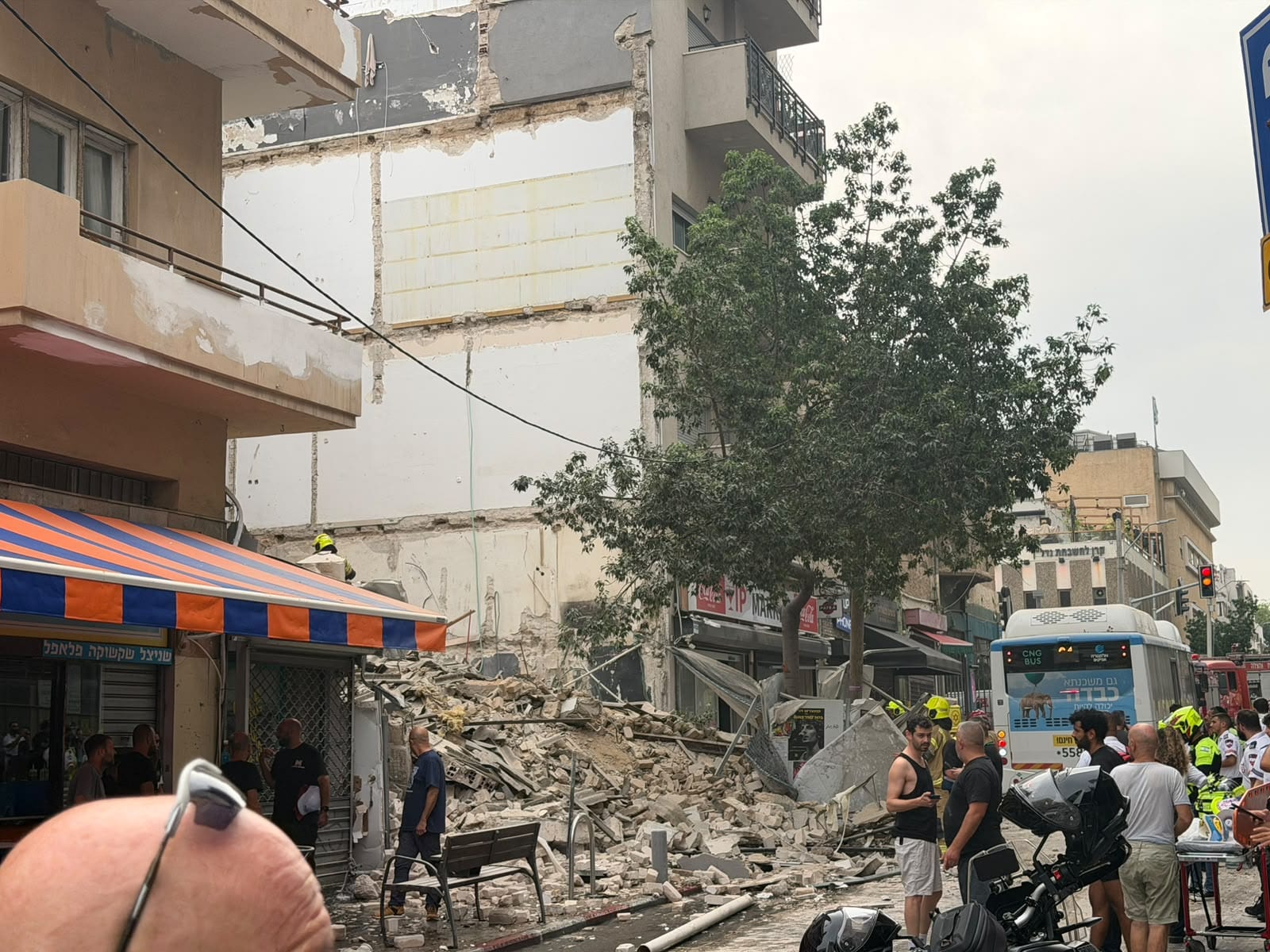 Tel Aviv Building Collapse: Police Close Three Major Intersections