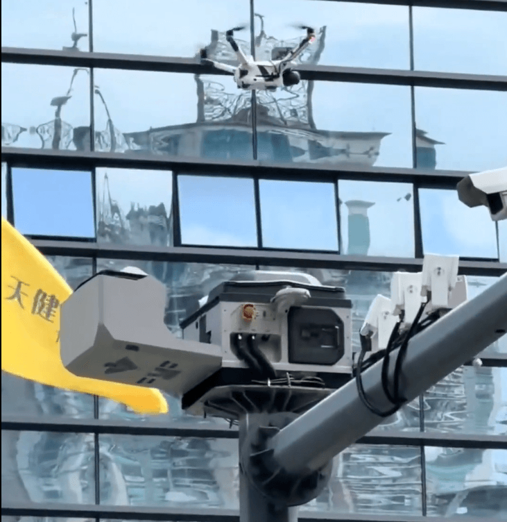 China Installs Drone Docking Stations on Top of Traffic Lights