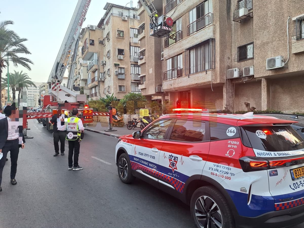 95-Year-Old Collapses in Bnei Brak, Rushed to Hospital