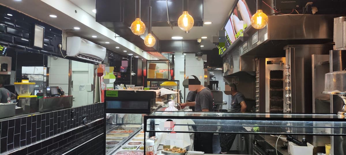 Bartender Loses Eye after Pepsi Bottle Explodes, Court Awards NIS 3.11 Million