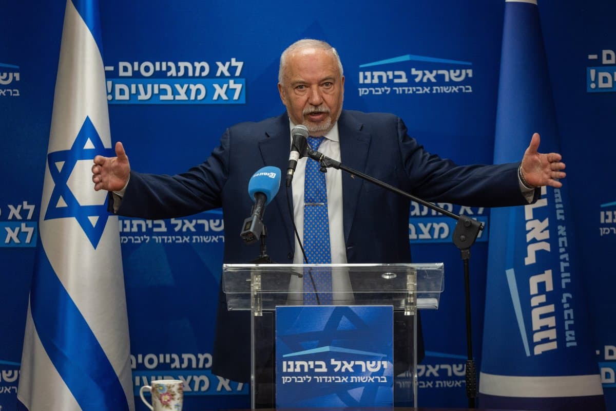 Liberman Warns Opposition: One of You will Come to Save Netanyahu