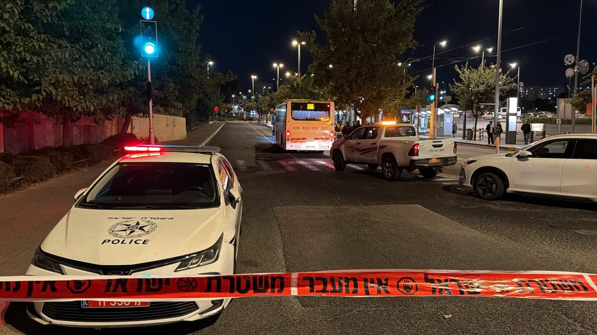 Chareidi Woman, 35, Critically Injured After Being Struck by Bus in Jerusalem