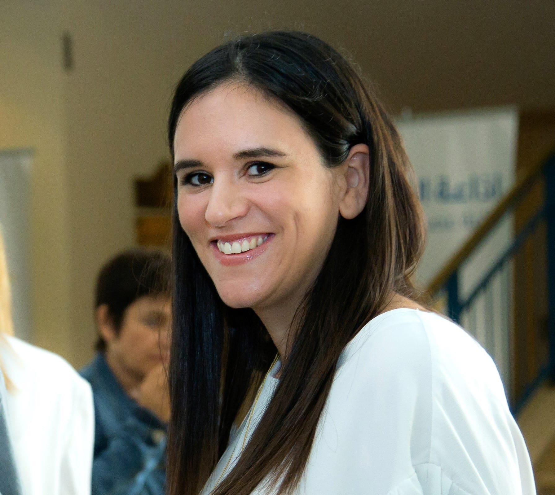 אמילי עמרוסי שוברת שתיקה פוליטית