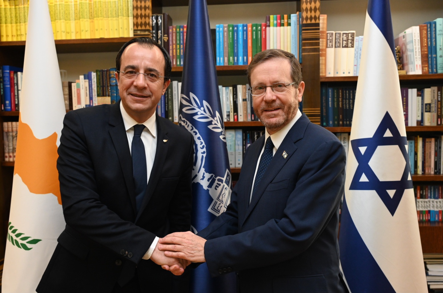 בצל המתיחות מול טורקיה: הרצוג יוצא לביקור בקפריסין