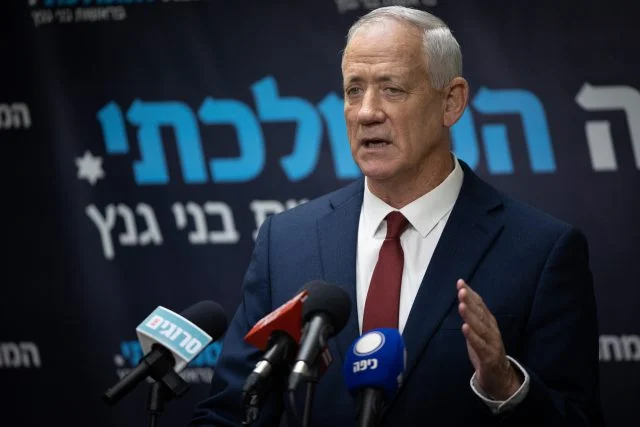ניצחון לבני גנץ: האשים אותו בבגידה, ויפצה אותו בעשרות אלפי שקלים