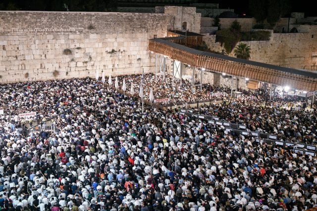 אדון הסליחות ב-Live: המשדרים המיוחדים ללילות אלול והימים הנוראים