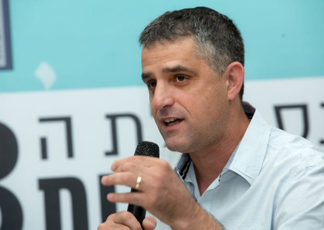 ברוך קרא מאבד את זה: "אתה איש קטן ובריון"
