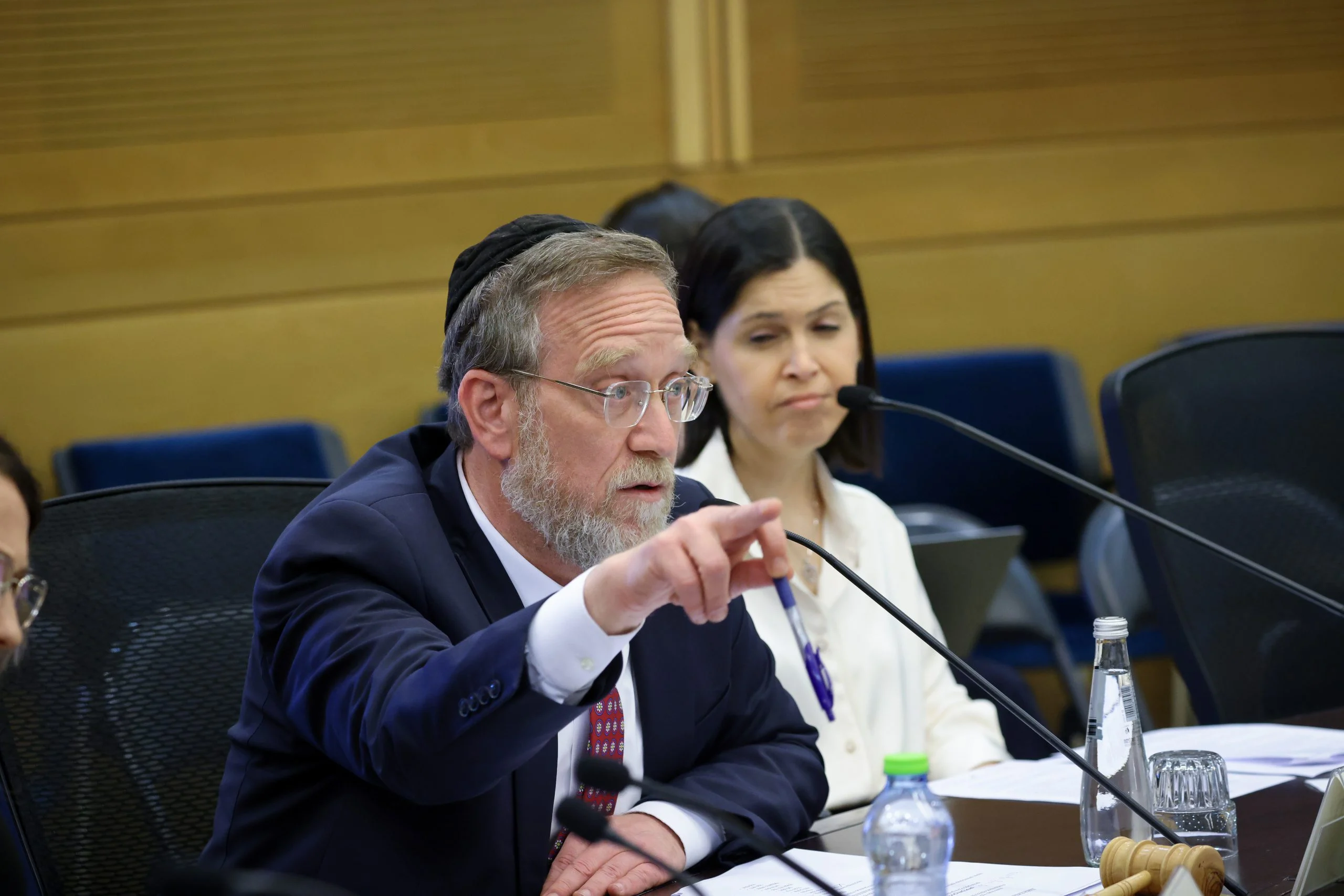 גם עם איזנקוט? פינדרוס מציב תנאי לכניסת החרדים לממשלה