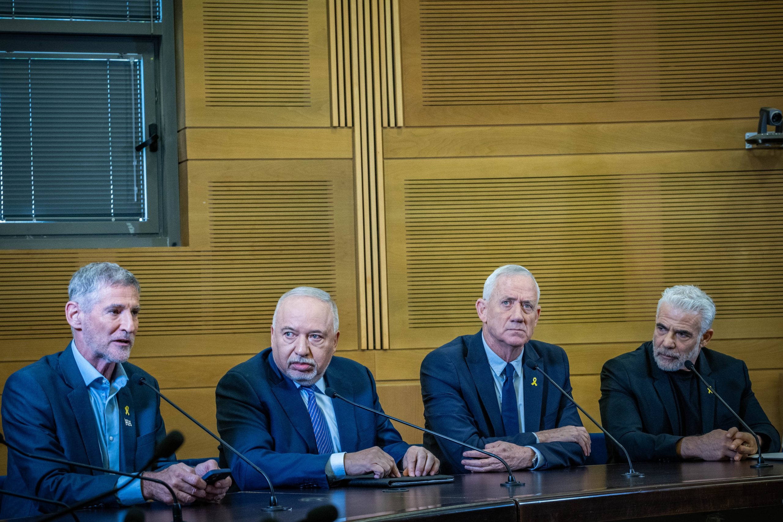 לראשונה: לפיד יארח את כל ראשי מפלגות "גוש השינוי" לפגישה משותפת